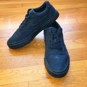 Nike Canvas Black Low Sneaker sz. 6.5Y